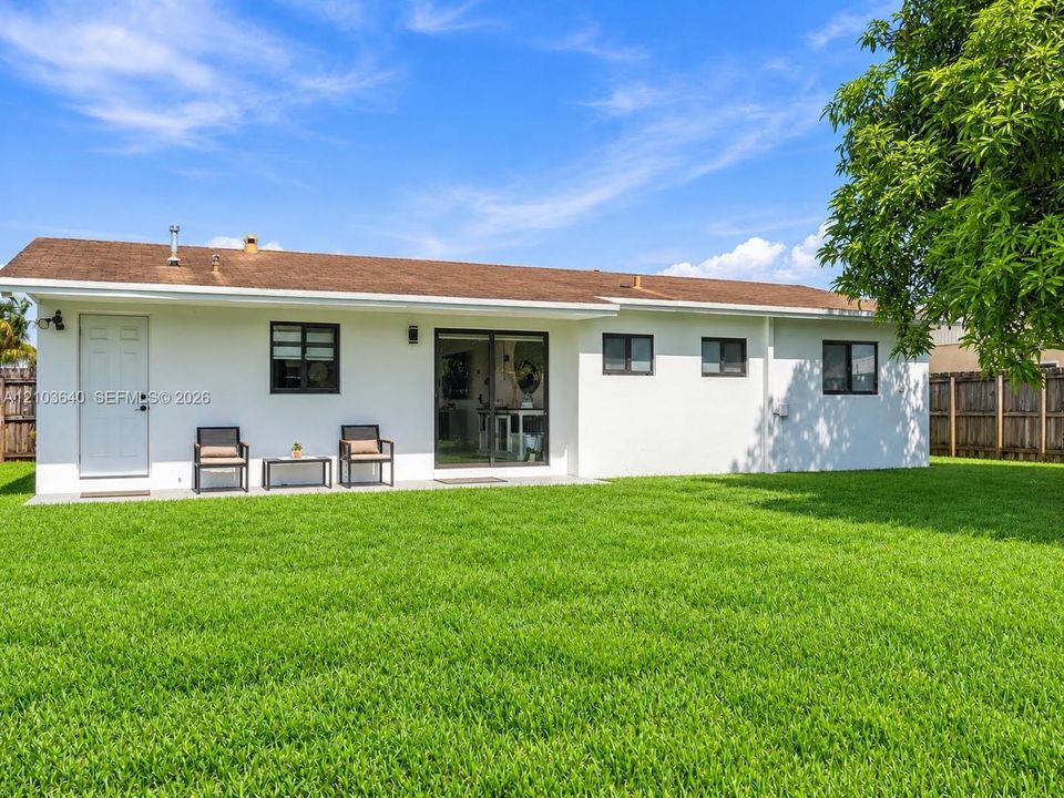 En Venta: $589,000 (3 camas, 2 baños, 1200 Pies cuadrados)