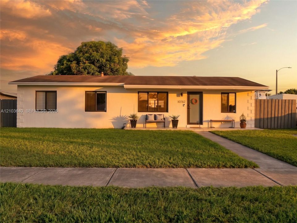 En Venta: $589,000 (3 camas, 2 baños, 1200 Pies cuadrados)
