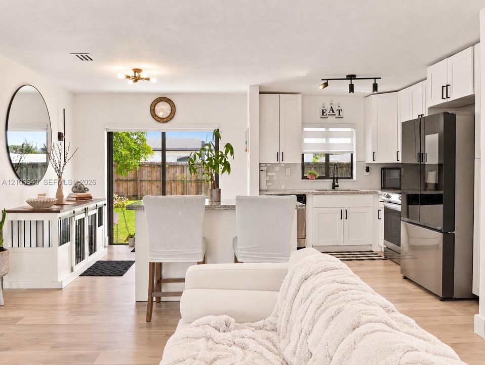 En Venta: $589,000 (3 camas, 2 baños, 1200 Pies cuadrados)