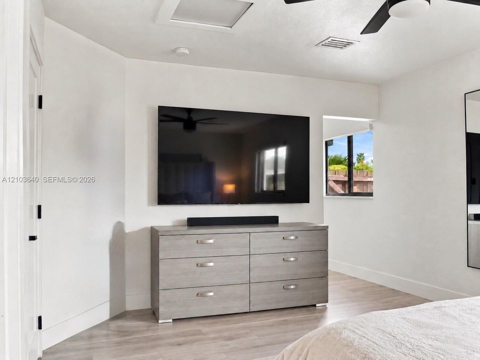 En Venta: $589,000 (3 camas, 2 baños, 1200 Pies cuadrados)