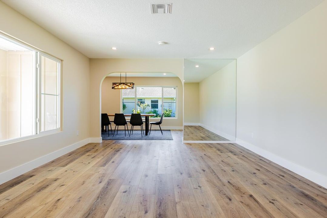 1425 SE Sunshine Ave-005