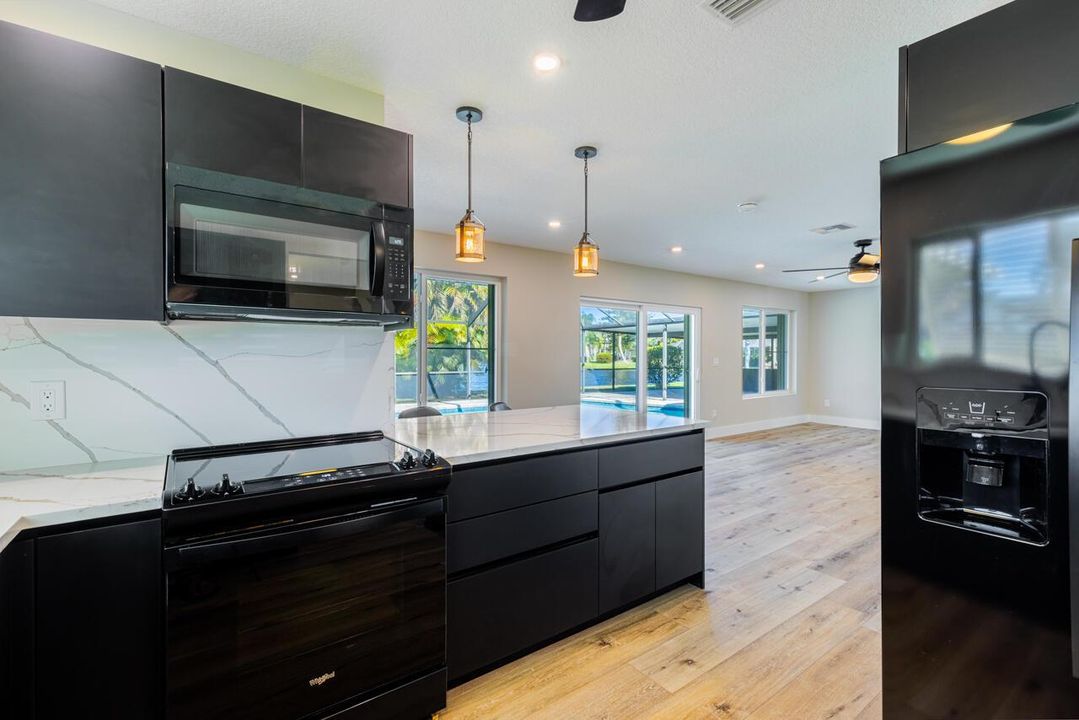 1425 SE Sunshine Ave-009