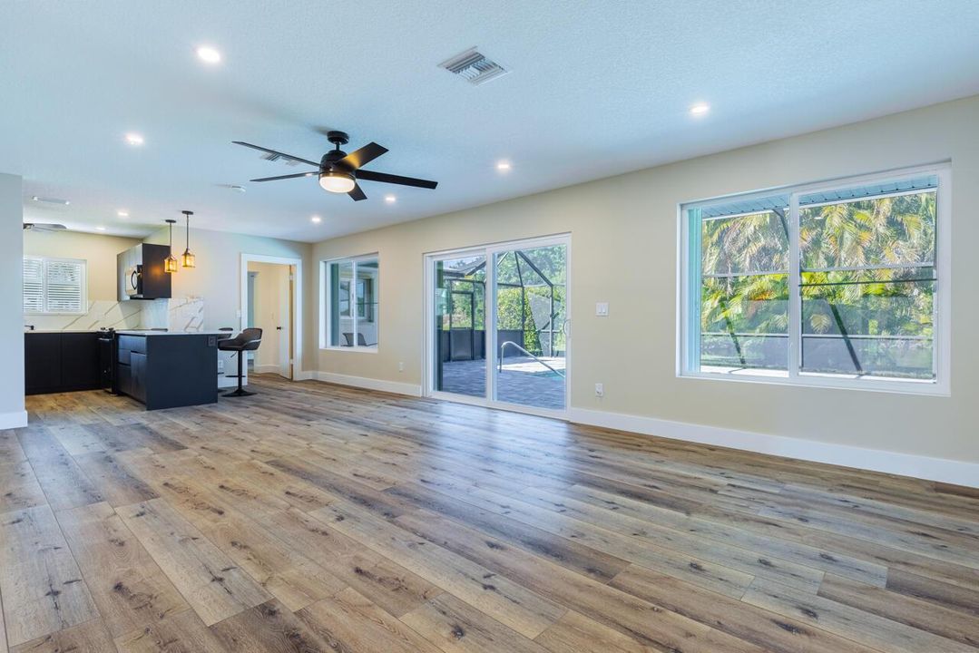 1425 SE Sunshine Ave-010