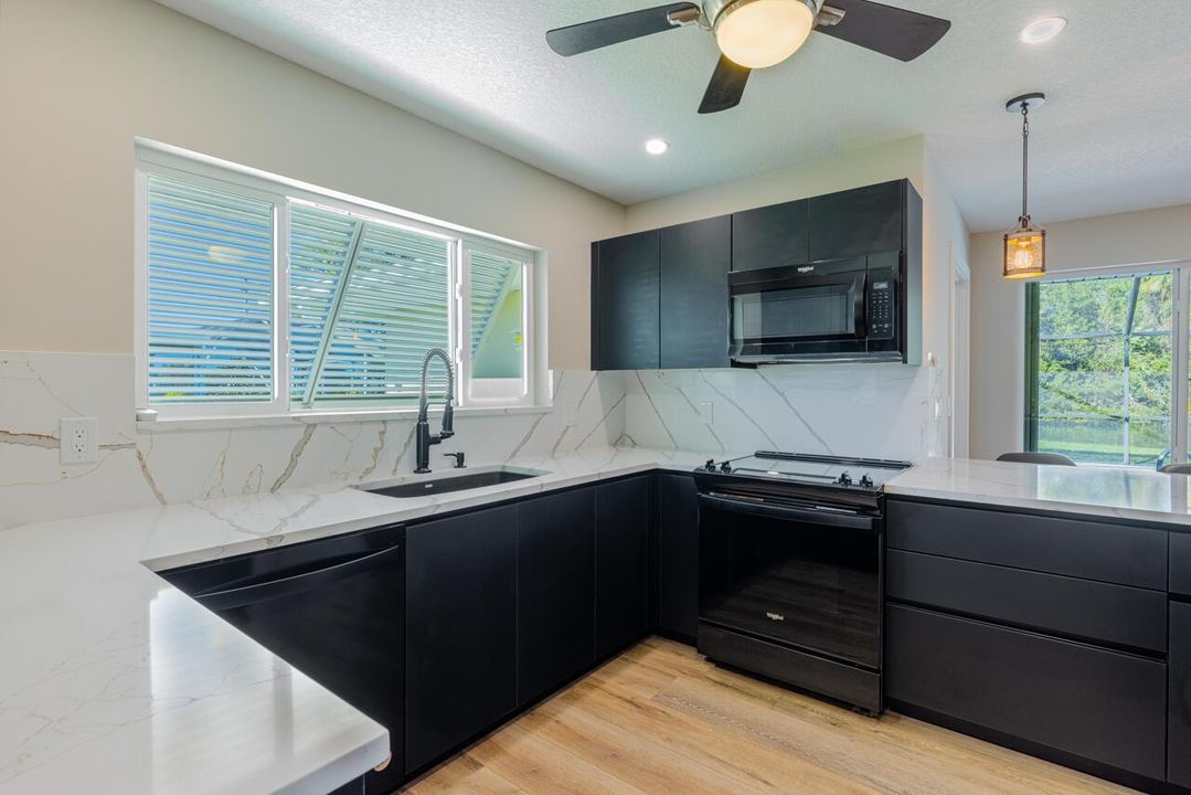 1425 SE Sunshine Ave-008