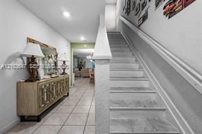 En Venta: $639,000 (5 camas, 3 baños, 2526 Pies cuadrados)