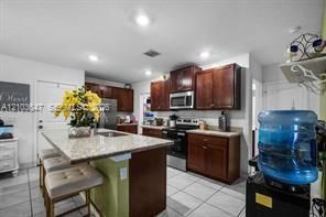 En Venta: $639,000 (5 camas, 3 baños, 2526 Pies cuadrados)