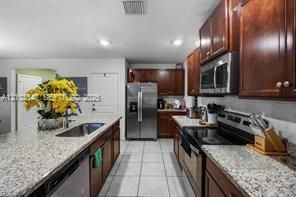 En Venta: $639,000 (5 camas, 3 baños, 2526 Pies cuadrados)
