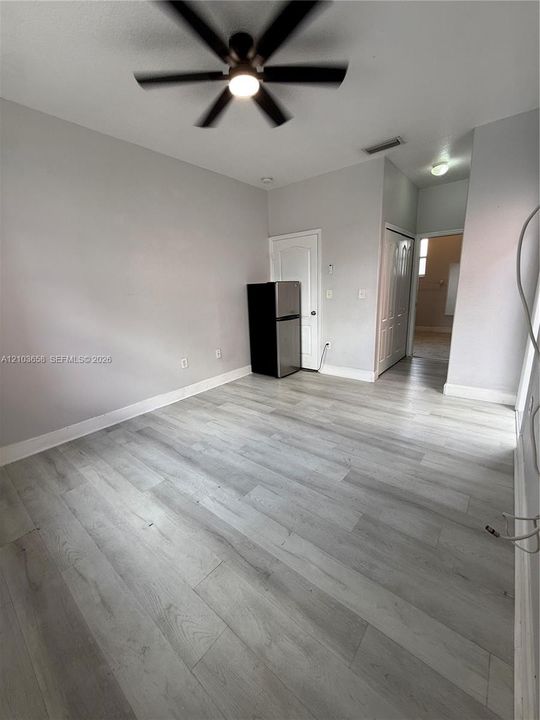 В аренду: $1,400 (1 спален, 1 ванн, 2630 Квадратных фут)