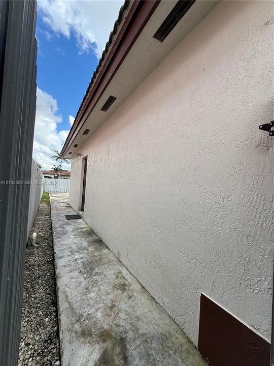 В аренду: $1,400 (1 спален, 1 ванн, 2630 Квадратных фут)