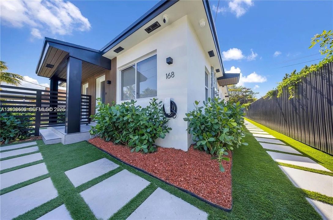 В аренду: $3,800 (2 спален, 2 ванн, 900 Квадратных фут)
