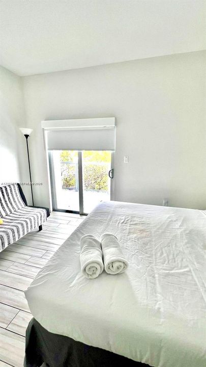 For Sale: $350,000 (1 beds, 1 baths, 641 Square Feet)