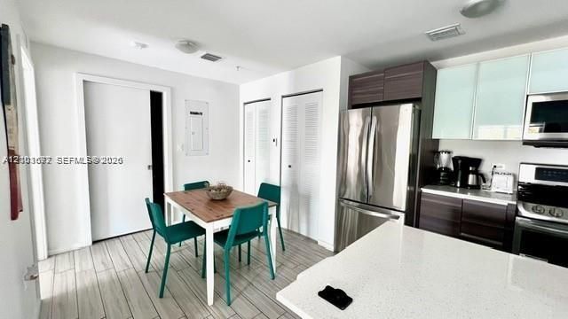 For Sale: $350,000 (1 beds, 1 baths, 641 Square Feet)