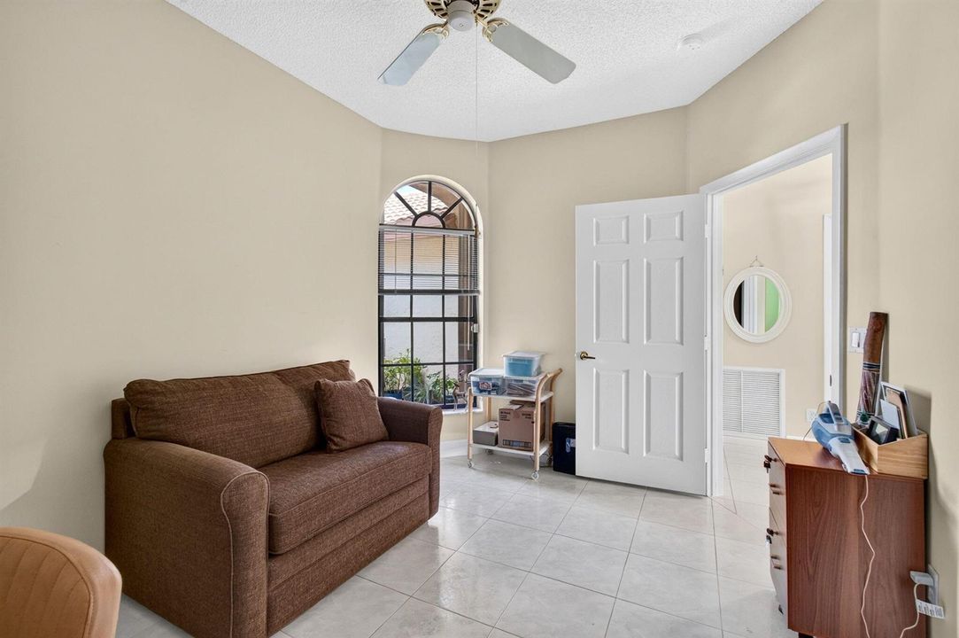 3RD BEDROOM/DEN OFFICE