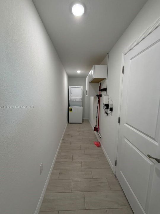 En Renta: $2,400 (4 camas, 3 baños, 1684 Pies cuadrados)