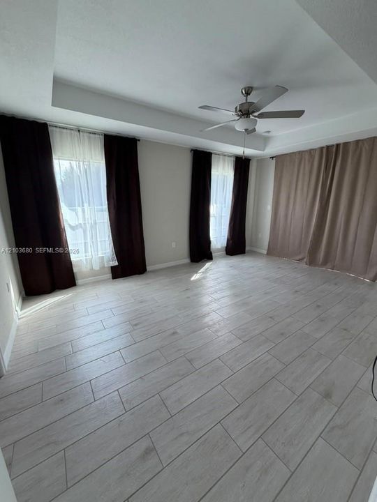 En Renta: $2,400 (4 camas, 3 baños, 1684 Pies cuadrados)
