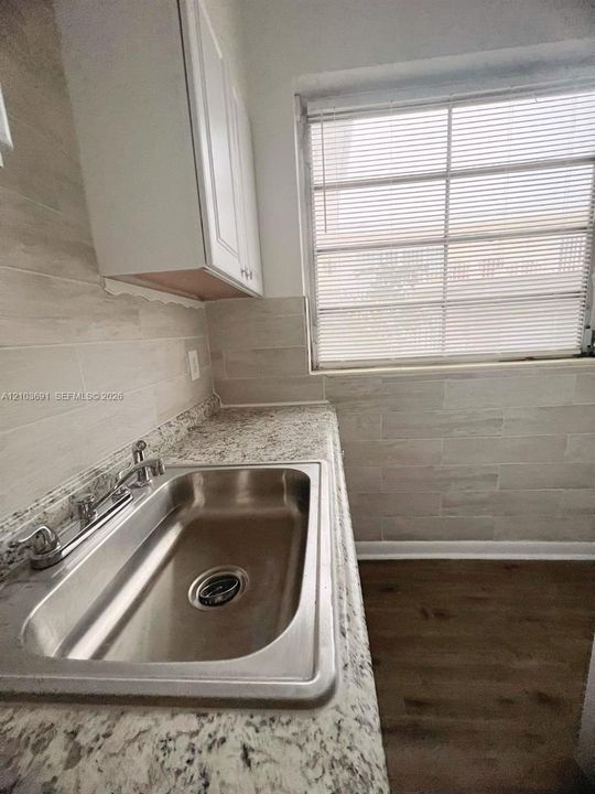 For Rent: $1,650 (1 beds, 1 baths, 720 Square Feet)