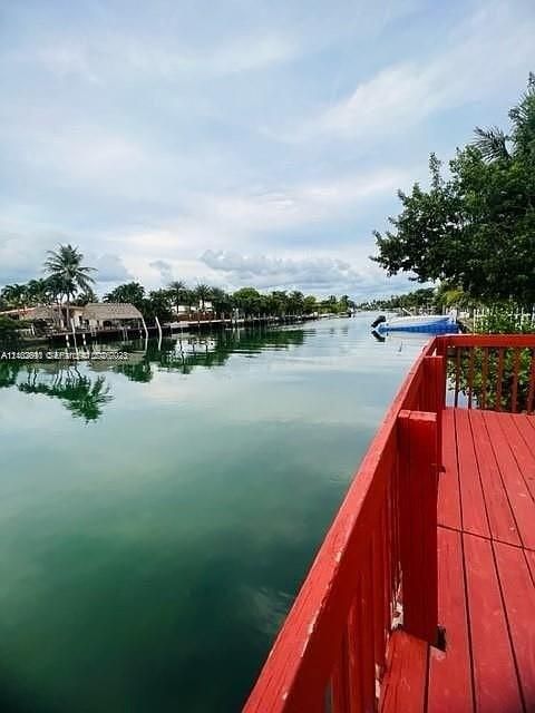 For Rent: $1,650 (1 beds, 1 baths, 720 Square Feet)