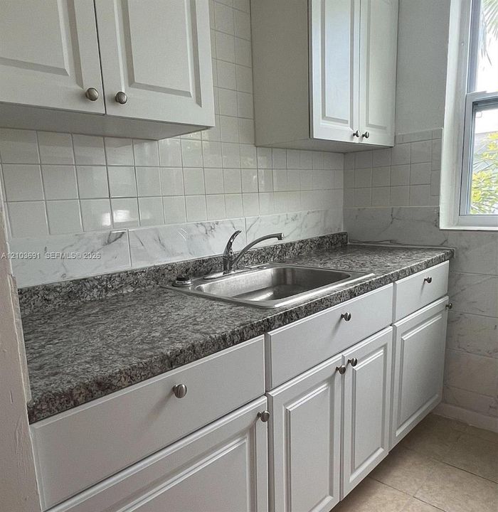 For Rent: $1,650 (1 beds, 1 baths, 720 Square Feet)