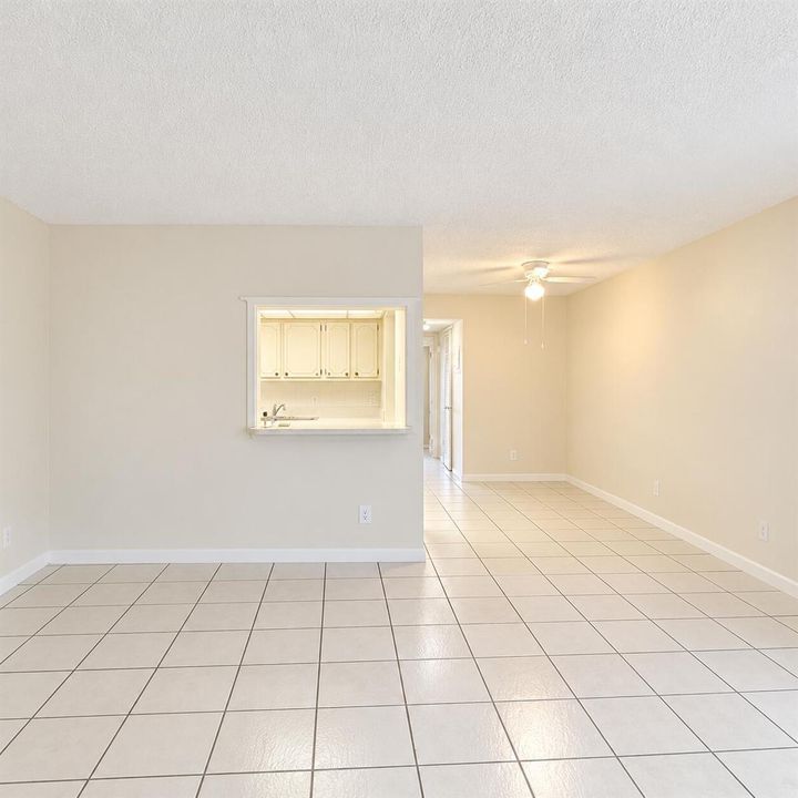 LIVING /DINING