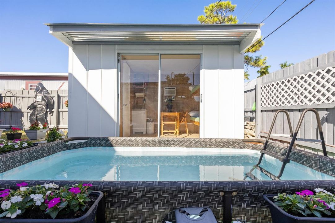 27-Pool-Cabana