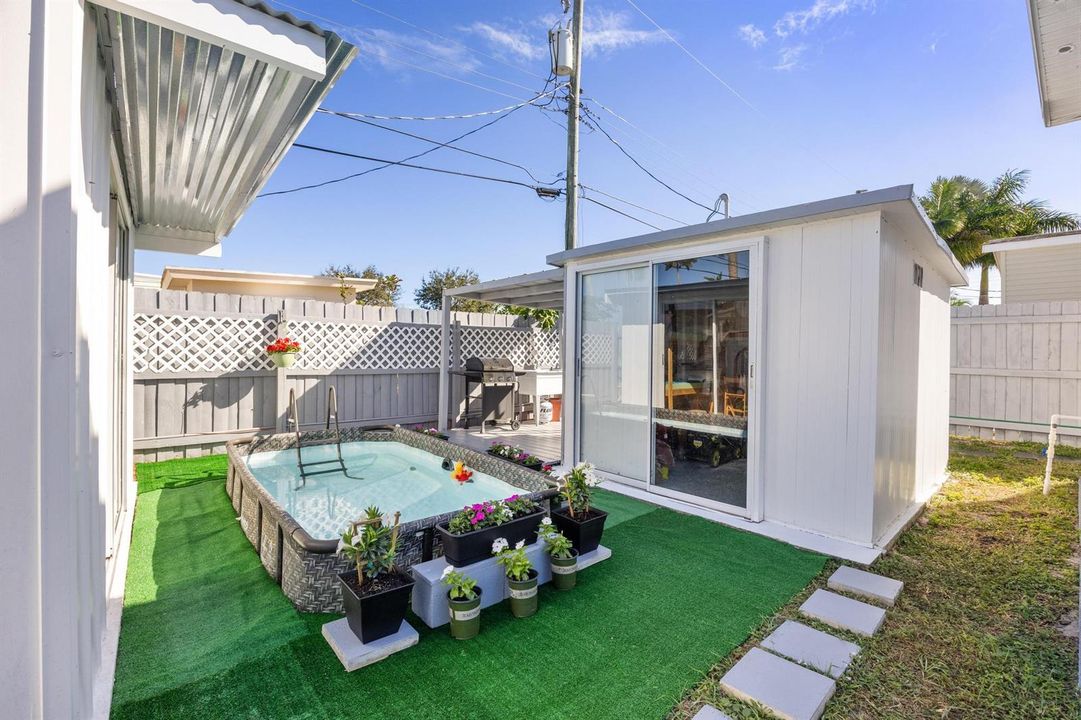 25-Backyard-Pool
