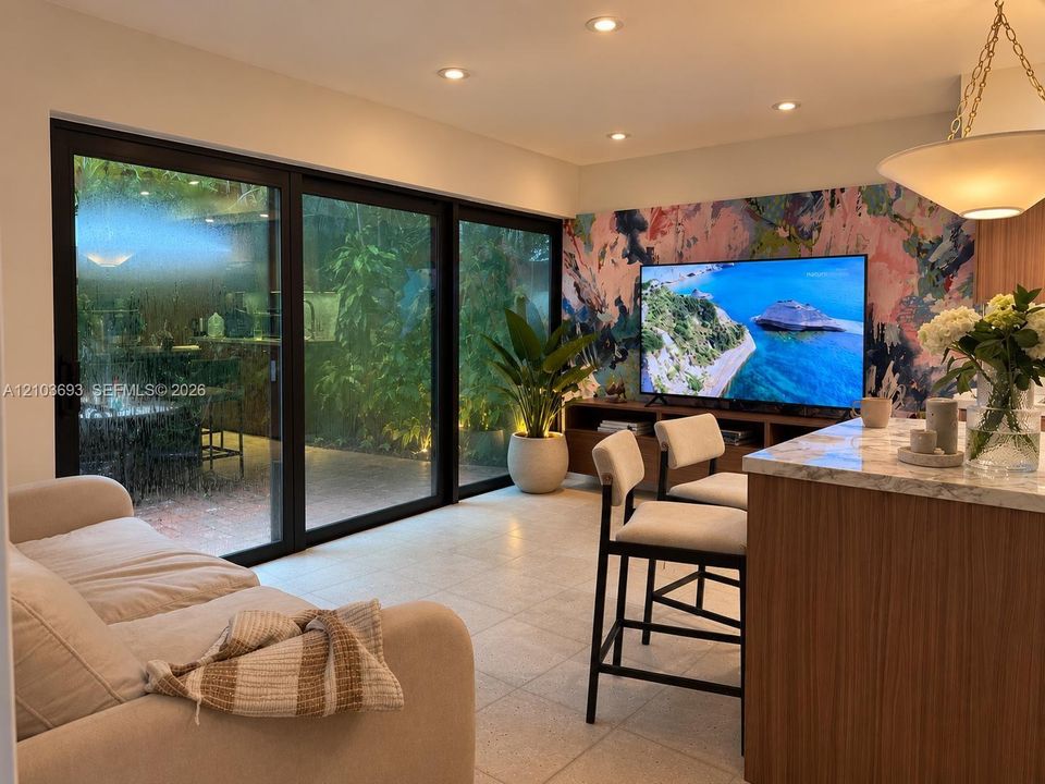 For Rent: $6,000 (2 beds, 2 baths, 960 Square Feet)