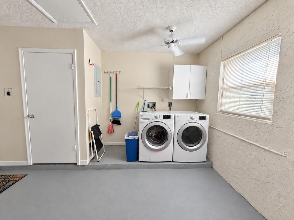 Rug-free laundry room with seamless gray