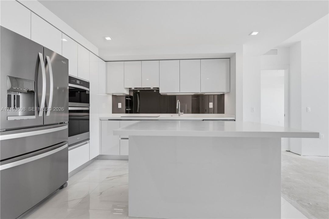 В аренду: $4,900 (2 спален, 2 ванн, 1204 Квадратных фут)