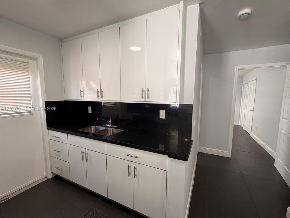 В аренду: $2,300 (1 спален, 1 ванн, 1520 Квадратных фут)
