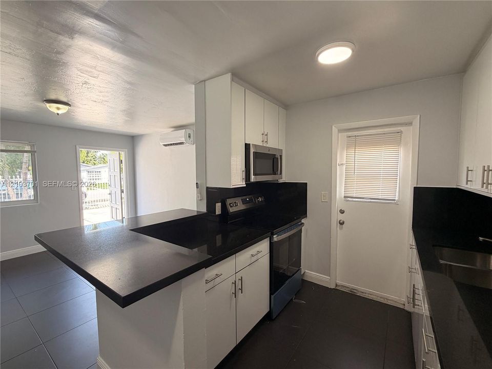 В аренду: $2,300 (1 спален, 1 ванн, 1520 Квадратных фут)