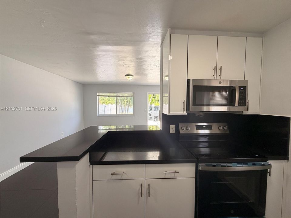 В аренду: $2,300 (1 спален, 1 ванн, 1520 Квадратных фут)