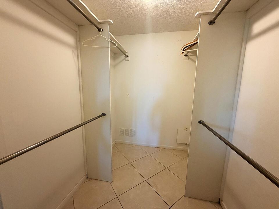 walkincloset