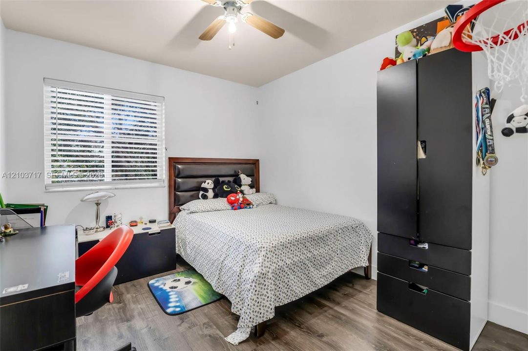 For Sale: $445,000 (3 beds, 2 baths, 1656 Square Feet)