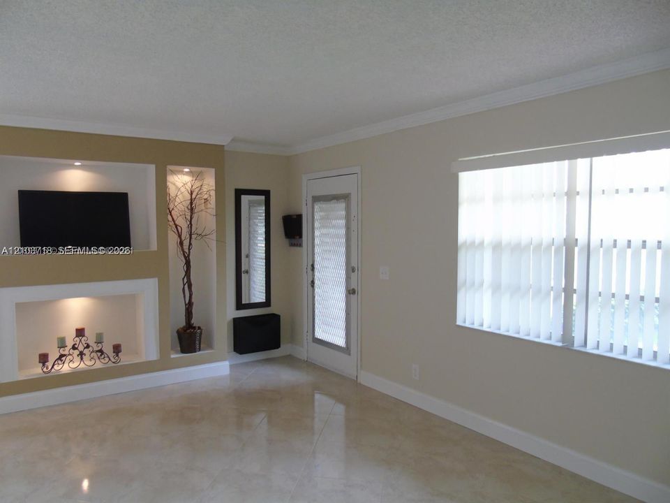 For Rent: $1,500 (1 beds, 1 baths, 760 Square Feet)