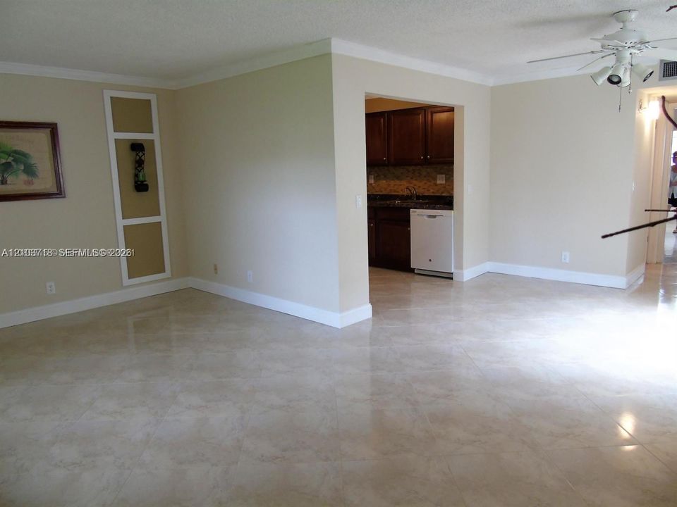 For Rent: $1,500 (1 beds, 1 baths, 760 Square Feet)
