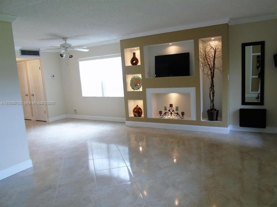 For Rent: $1,500 (1 beds, 1 baths, 760 Square Feet)