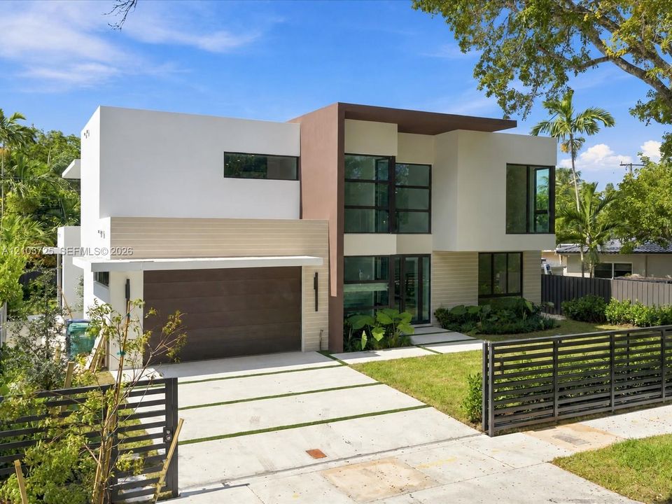 На продажу: $4,899,000 (5 спален, 4 ванн, 3712 Квадратных фут)