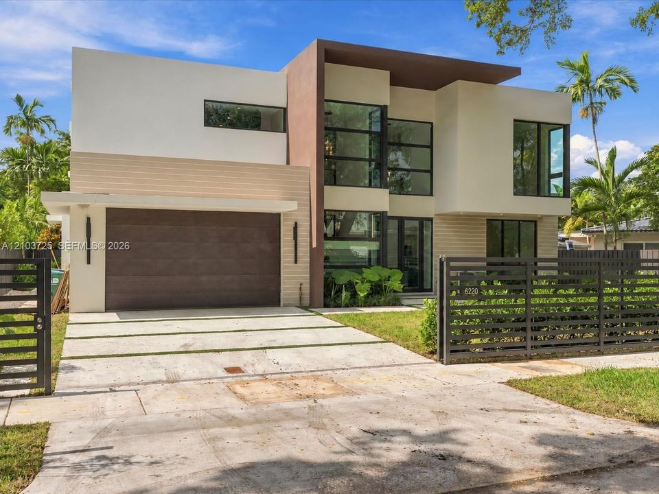 На продажу: $4,899,000 (5 спален, 4 ванн, 3712 Квадратных фут)