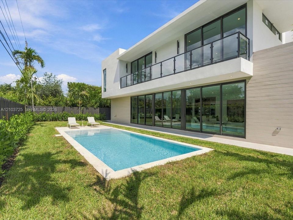 На продажу: $4,899,000 (5 спален, 4 ванн, 3712 Квадратных фут)