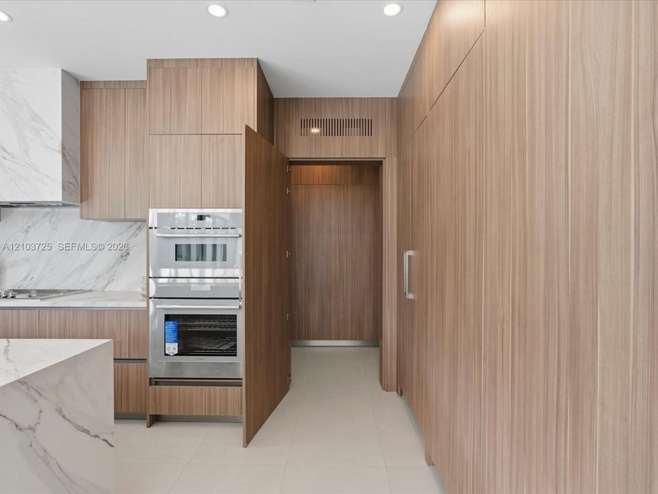 На продажу: $4,899,000 (5 спален, 4 ванн, 3712 Квадратных фут)