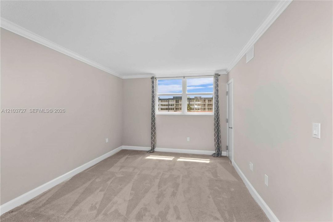 For Rent: $2,000 (1 beds, 1 baths, 720 Square Feet)
