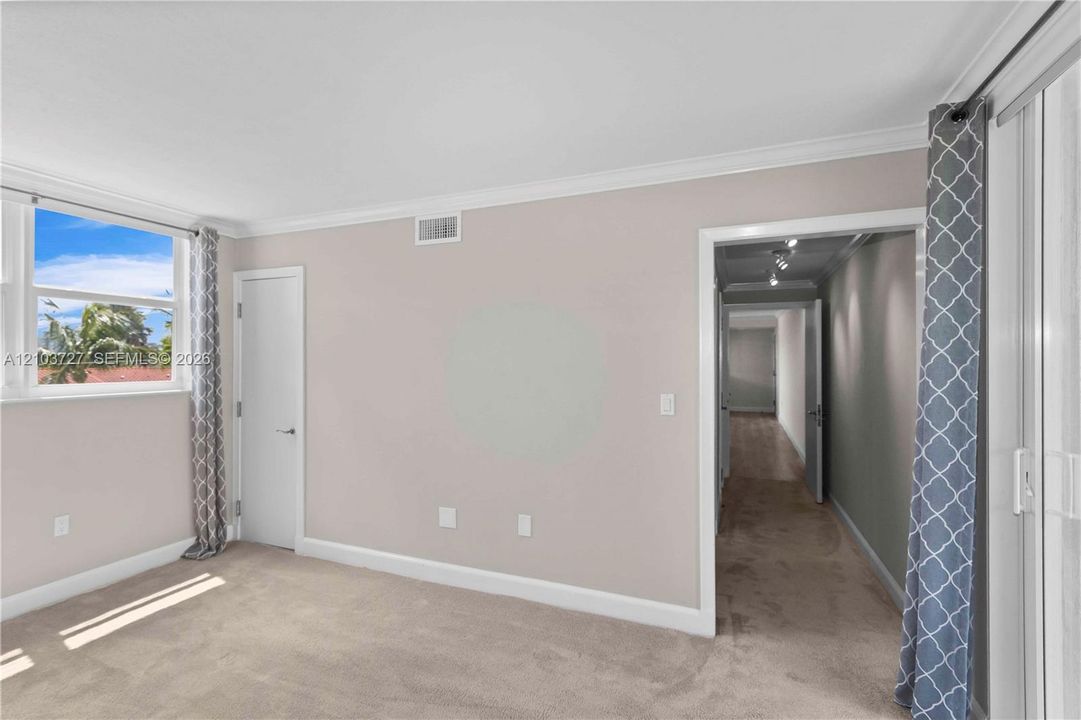 For Rent: $2,000 (1 beds, 1 baths, 720 Square Feet)