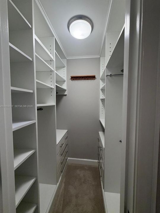 For Rent: $2,000 (1 beds, 1 baths, 720 Square Feet)