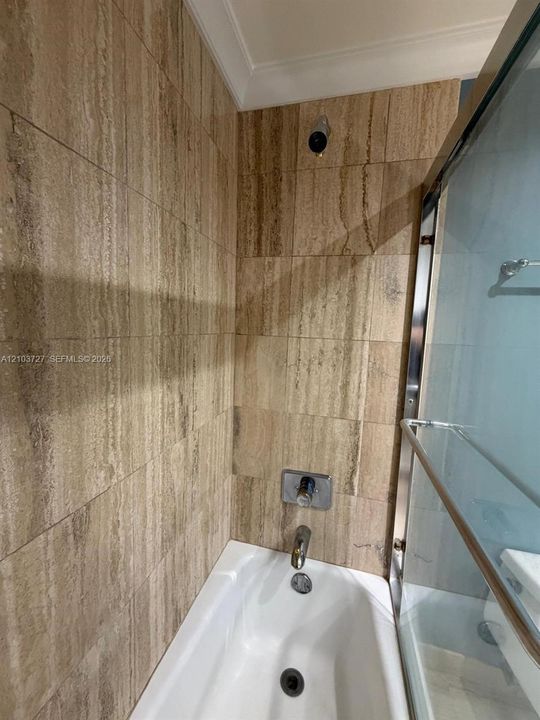 For Rent: $2,000 (1 beds, 1 baths, 720 Square Feet)