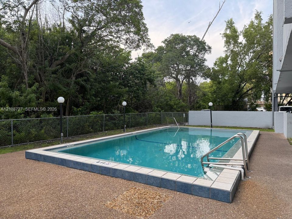 For Rent: $2,000 (1 beds, 1 baths, 720 Square Feet)