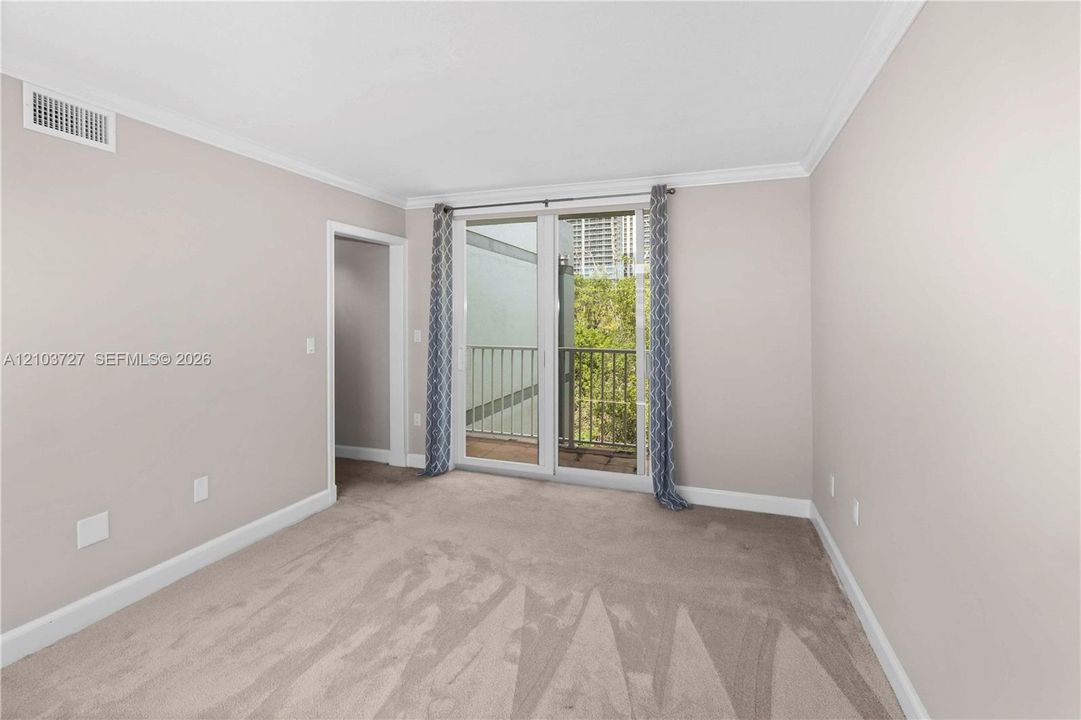 For Rent: $2,000 (1 beds, 1 baths, 720 Square Feet)