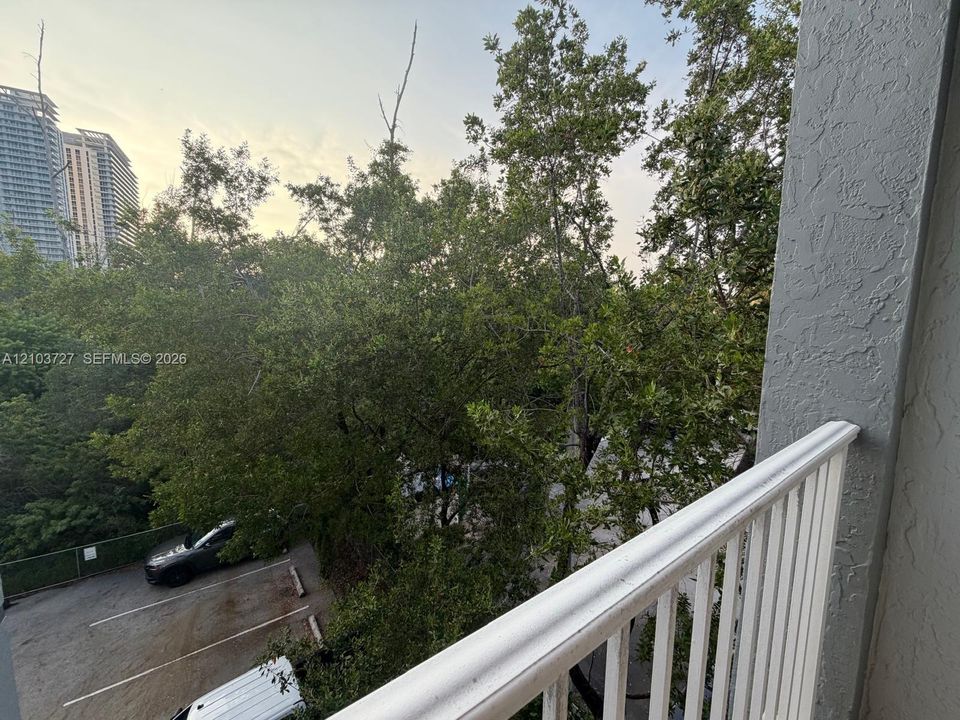 For Rent: $2,000 (1 beds, 1 baths, 720 Square Feet)