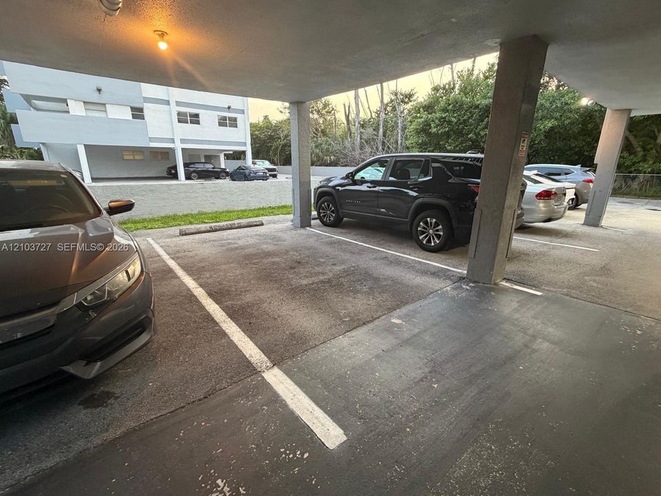 For Rent: $2,000 (1 beds, 1 baths, 720 Square Feet)