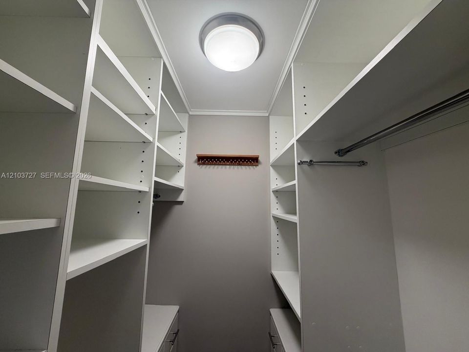 For Rent: $2,000 (1 beds, 1 baths, 720 Square Feet)