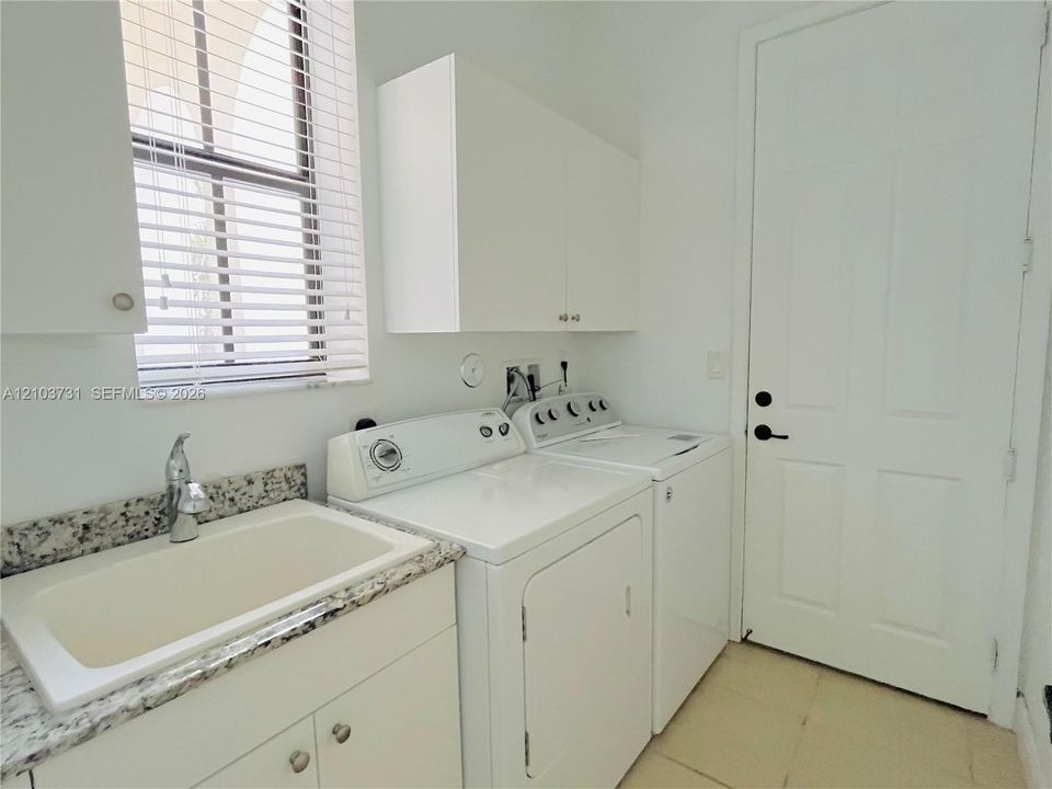 В аренду: $5,900 (4 спален, 3 ванн, 2320 Квадратных фут)